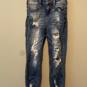 ✨✨BUNDLE AND SAVE✨✨ buy two pairs of jeans for$20✨✨ Cello Jeans- capri